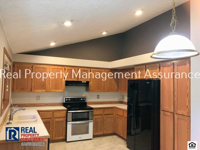 Building Photo - 15520 SW Breccia Dr
