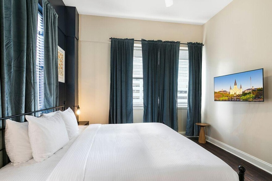 Building Photo - 925 Common St