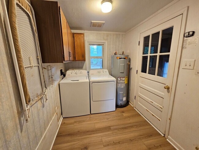 Building Photo - 1318 Planters Dr