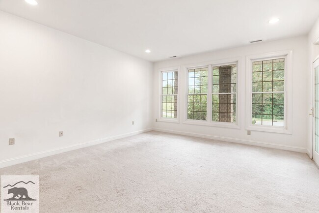 Building Photo - South AVL - Grand Residence in The Cotswol...