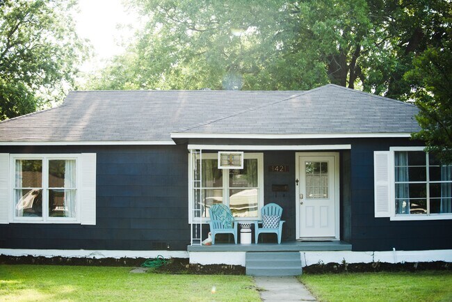 Primary Photo - 1421 N Waddill St