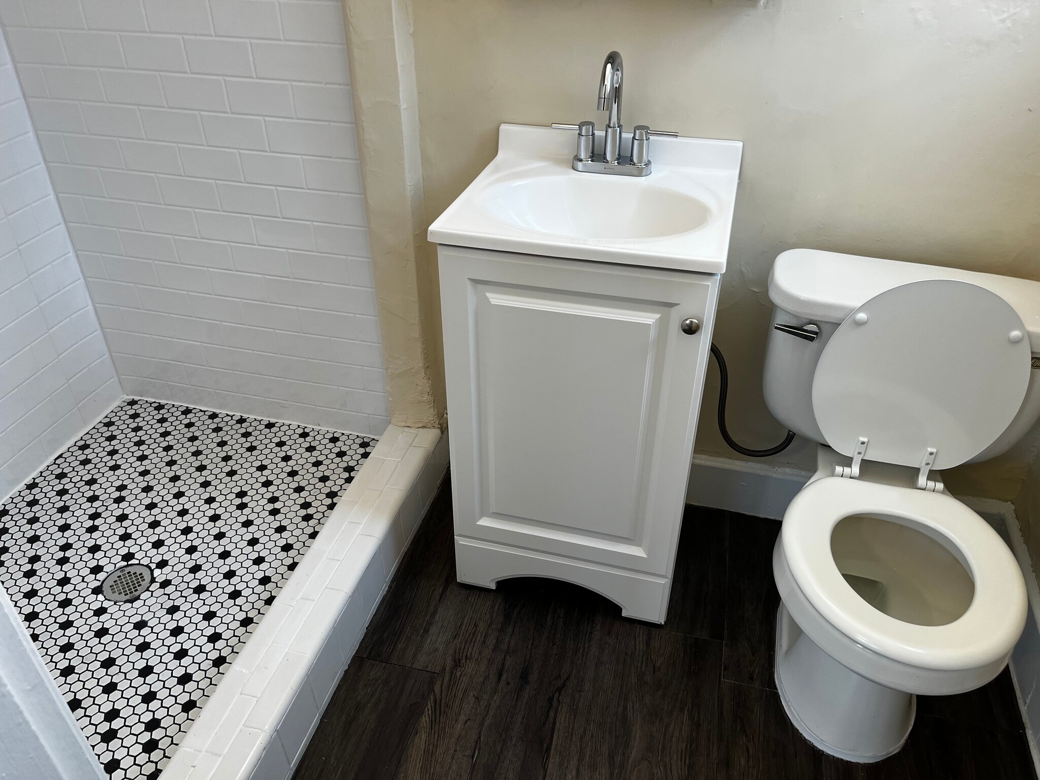 Building Photo - 1861 Poplar Ave