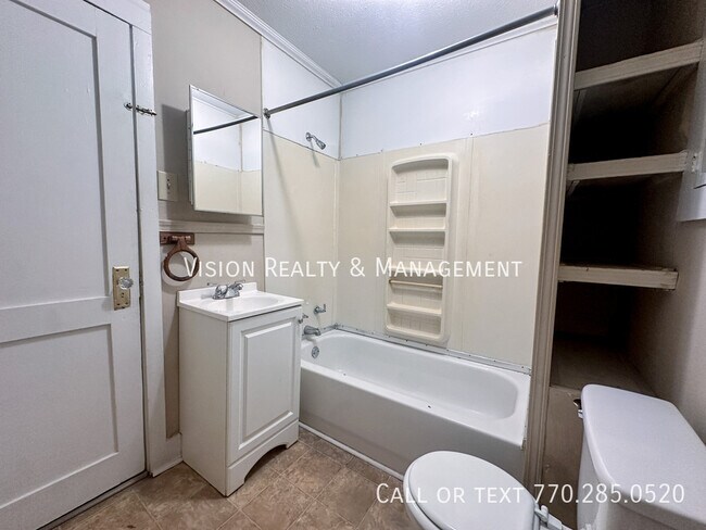 Building Photo - 112B Peachtree St