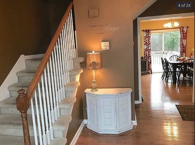 Building Photo - 4 bed/3bth with over 2000 sq ft. In beauti...