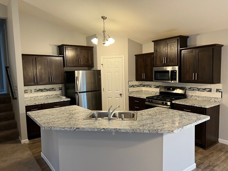 Building Photo - 1000 Chestnut St