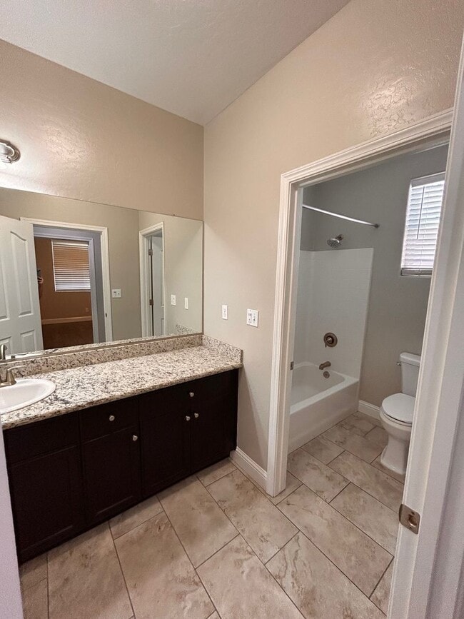 Building Photo - Gorgeous home for rent in Visalia