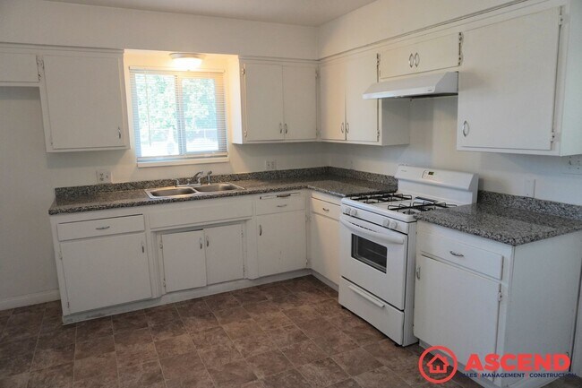 Building Photo - 415 Minner Ave