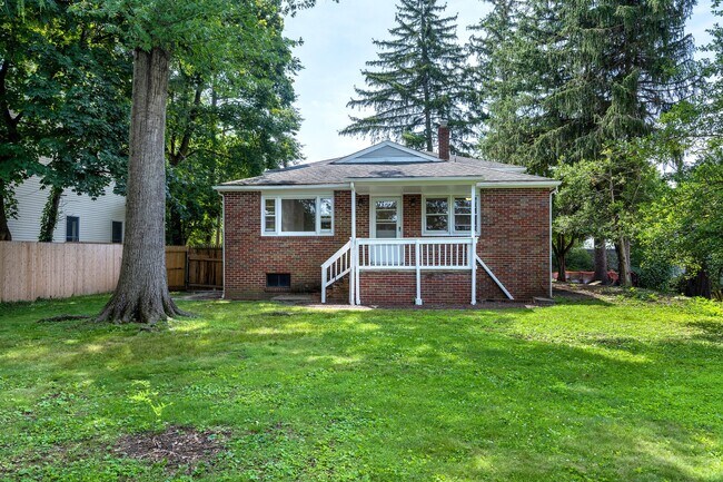 Building Photo - 72 Clearview Ave