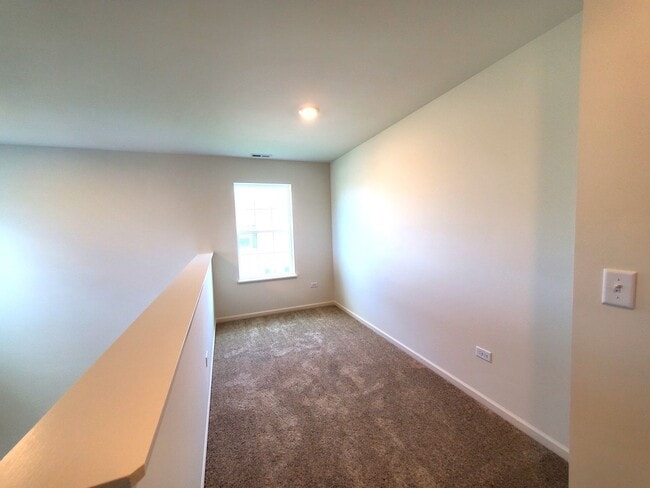 Building Photo - 2br 2.5 bath Townhome only 2 years old.