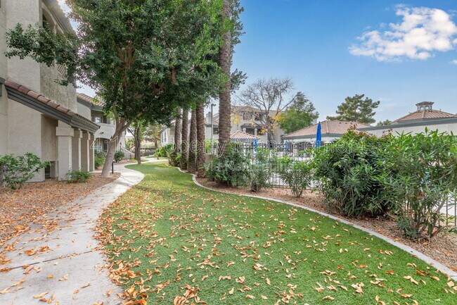 Building Photo - 15095 N Thompson Peak Pkwy