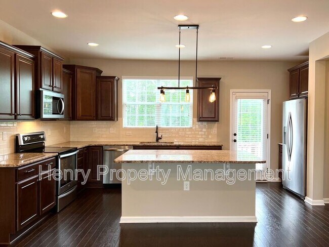Building Photo - 1413 Regents Ln