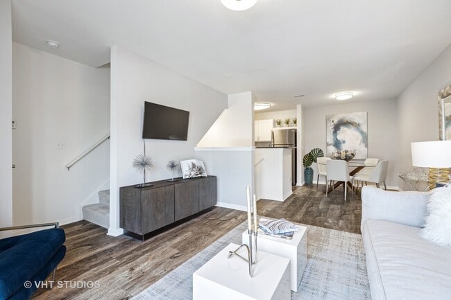 Building Photo - 404 Mozart Ct
