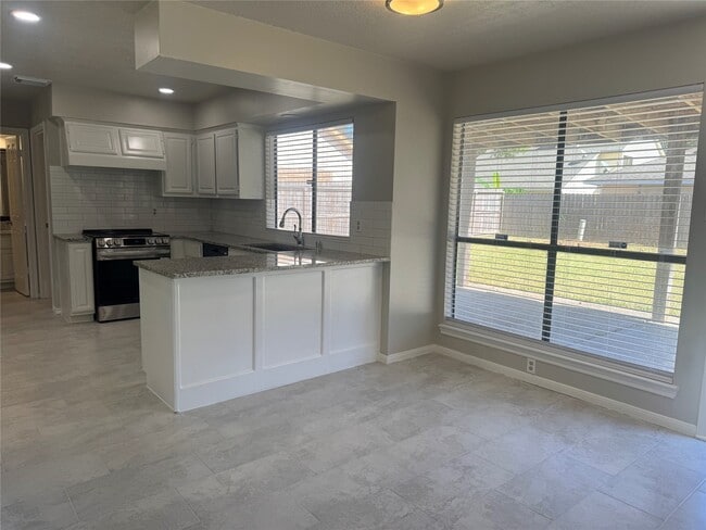 Building Photo - 8110 Green Devon Dr