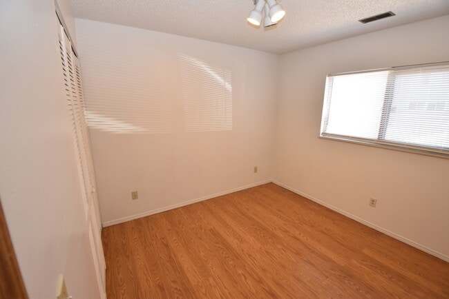 Building Photo - 1050 Mazatlan Cir