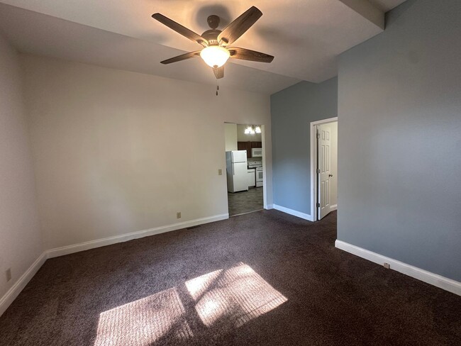 Building Photo - 3-Bedroom Home near Downtown Bloomington!