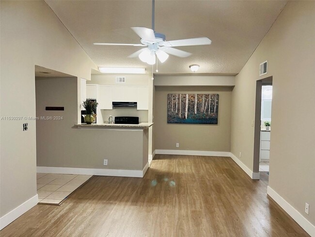 Primary Photo - 2846 S University Dr