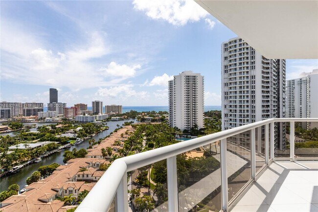 Building Photo - 3640 Yacht Club Dr