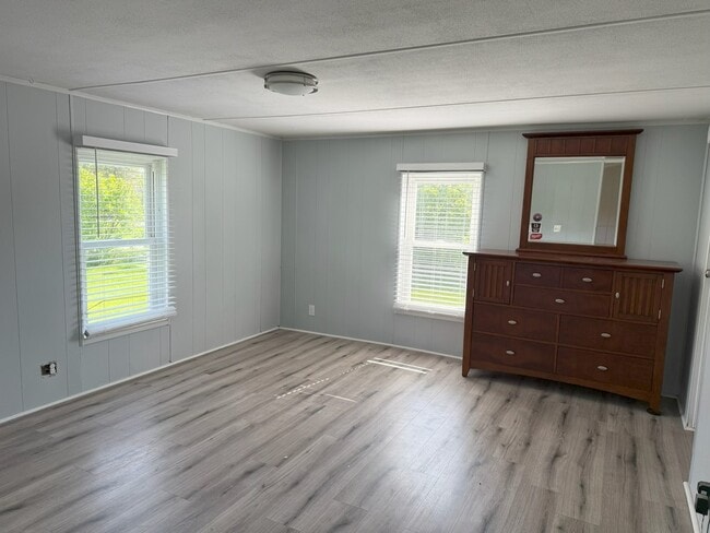Building Photo - 5545 Monticello Dr