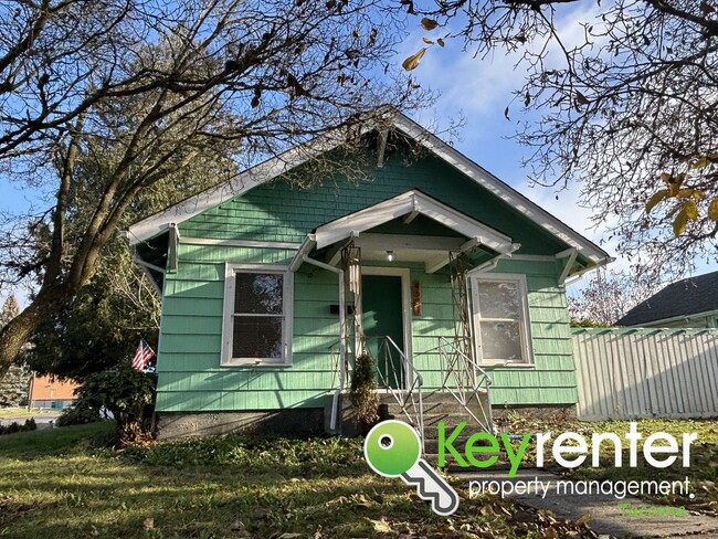 Building Photo - Beautiful Craftsman home in Tacoma, WA!