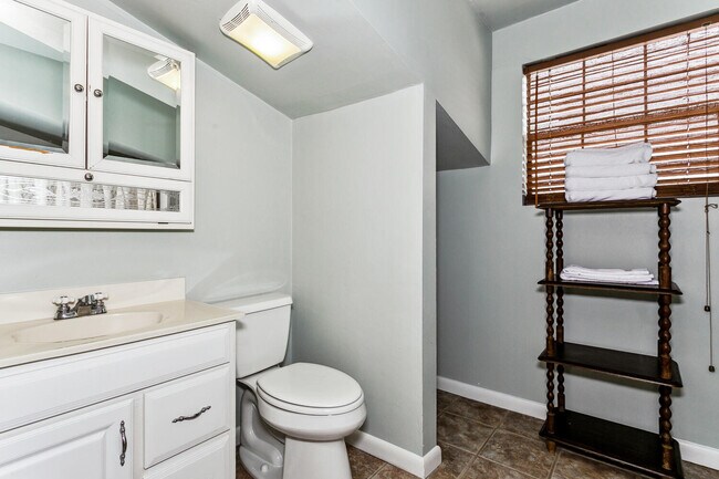 Building Photo - 1402 Via De Luna Dr