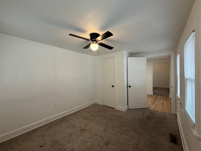Building Photo - 715 Asp Ave