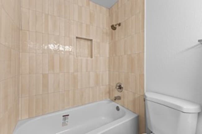 Building Photo - Windward Estates #M102