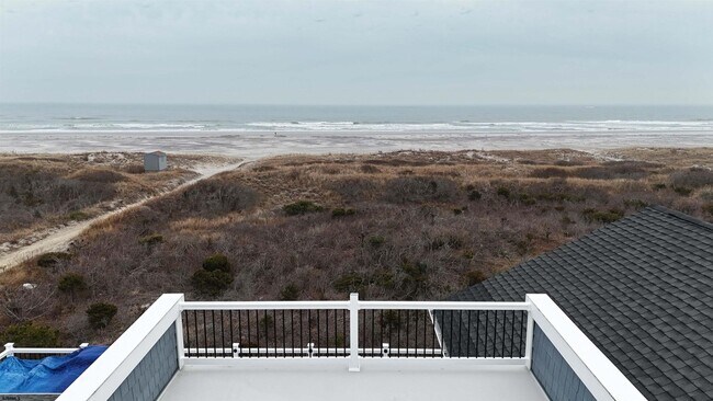 Building Photo - 404 21st St S