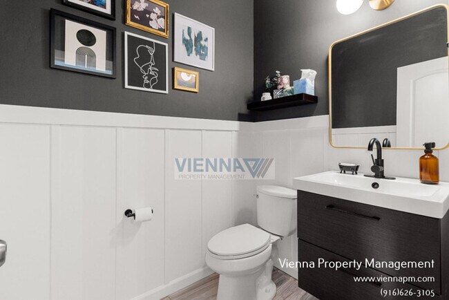 Building Photo - 108 Ash St