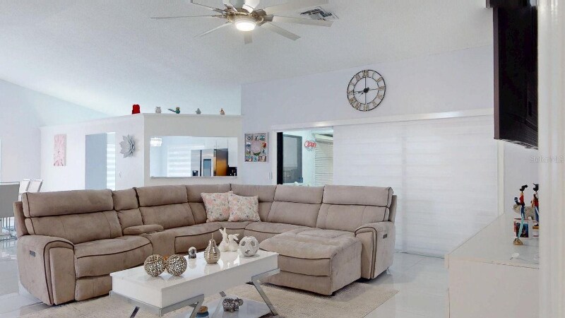 Building Photo - 8141 Golf Club Ct