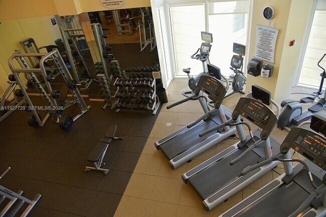 Building Photo - 347 N New River Dr E