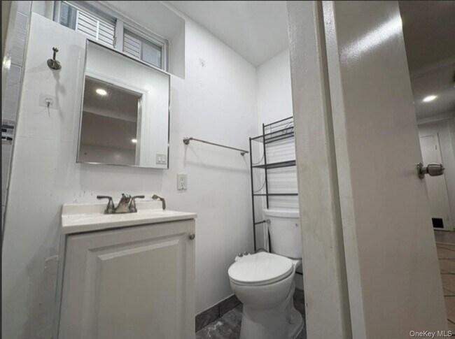 Building Photo - 85-43 67th Dr