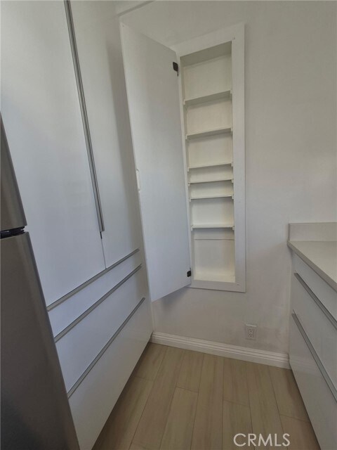 Building Photo - 8437 Lilienthal Ave