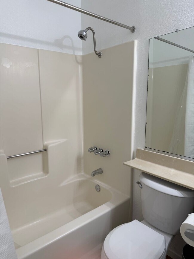 Building Photo - 2136 Creek Ct