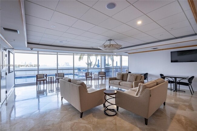 Building Photo - 1900 Sunset Harbour Dr