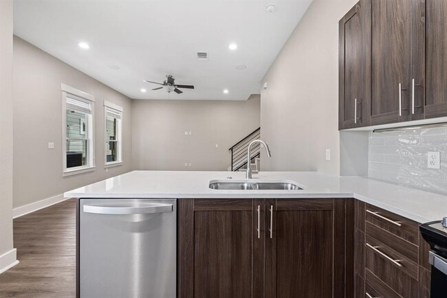 Building Photo - 1702 Cedar Bend Dr