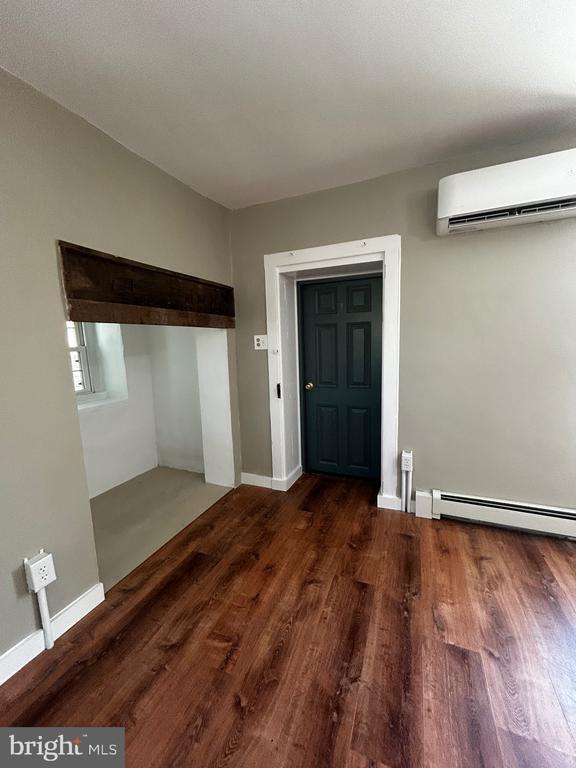 Building Photo - 1239 Salford St