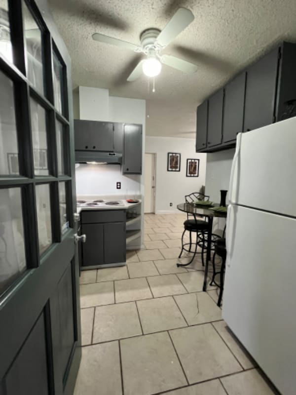 Building Photo - 7418 Meadow Cliff St