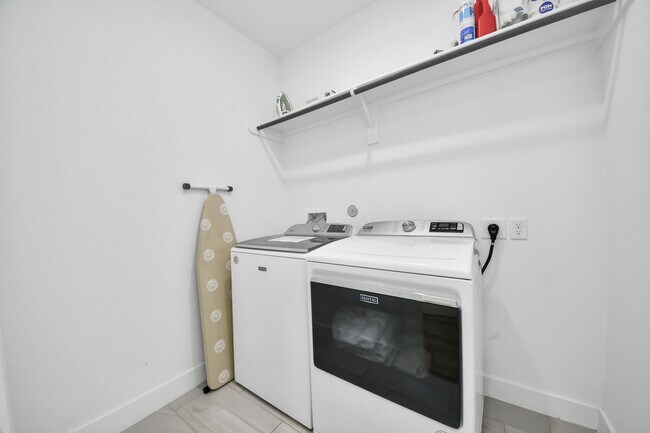 Building Photo - 3004 Holman St