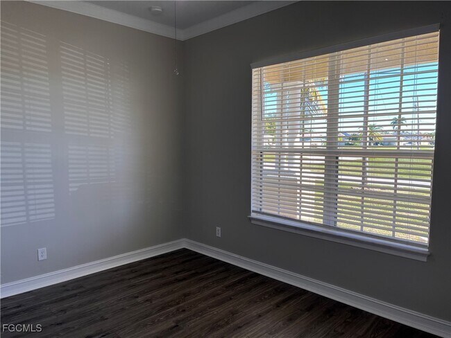 Building Photo - 1521 SW 22nd Pl