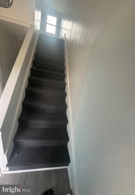 Building Photo - 16 Oak St