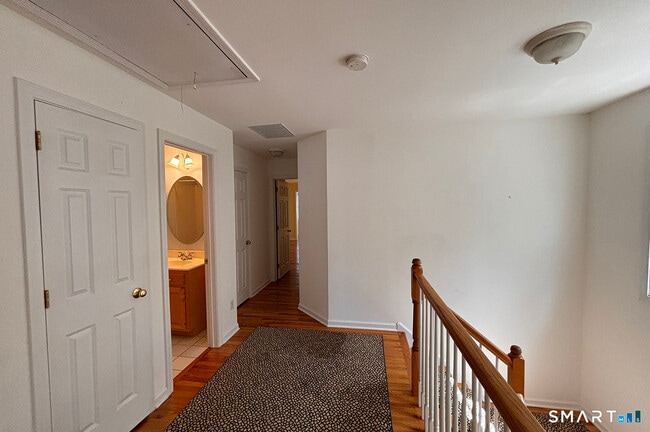 Building Photo - 405 S Pine Creek Rd