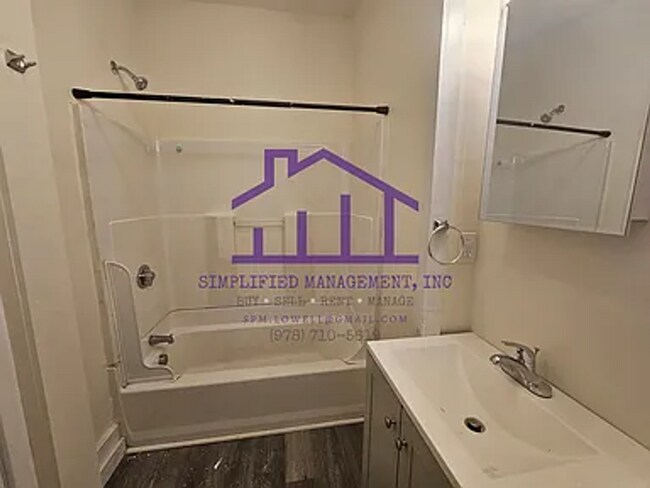 Building Photo - 5-Bedroom, 1-bathroom Unit available in Dover, NH!