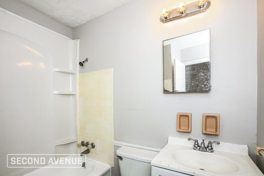 Building Photo - 8426 E 36th Pl