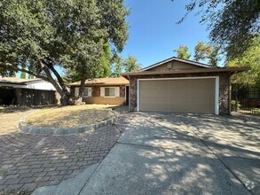 Building Photo - Four Bedroom Home
