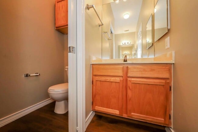 Building Photo - 2445 Monarch Dr