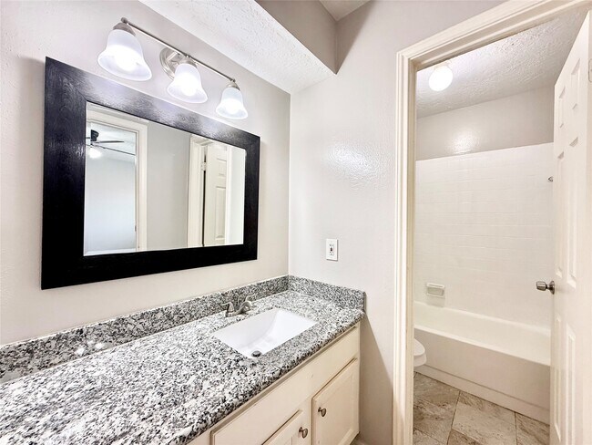 Building Photo - 12018 Swan Creek Dr