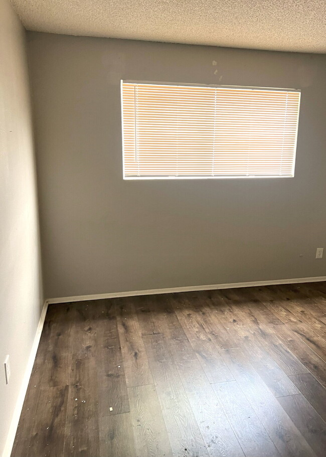 Building Photo - SINGLE STORY 2 BEDROOMS 1 BATHROOM NORTH P...