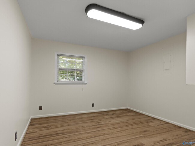 Building Photo - 826 Eldorado Ave SE