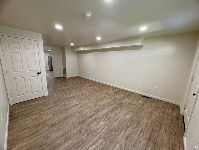 Building Photo - 518 E Cumberland St