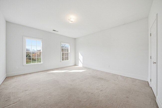 Building Photo - 9 Overlook Rd